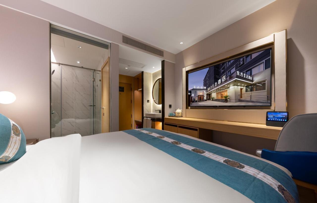 East Sacred Hotel--Very Near Beijing Tiananmen Square ,The Forbidden City,The Temple Of Heaven ,3 Minutes' Walk To Wangfujing Subway ,Located In The Center Of Beijing, Many Shopping Malls Around,Newly Renovated Hotel-Able To Receive Foreign Guests Exterior foto Deluxe Room