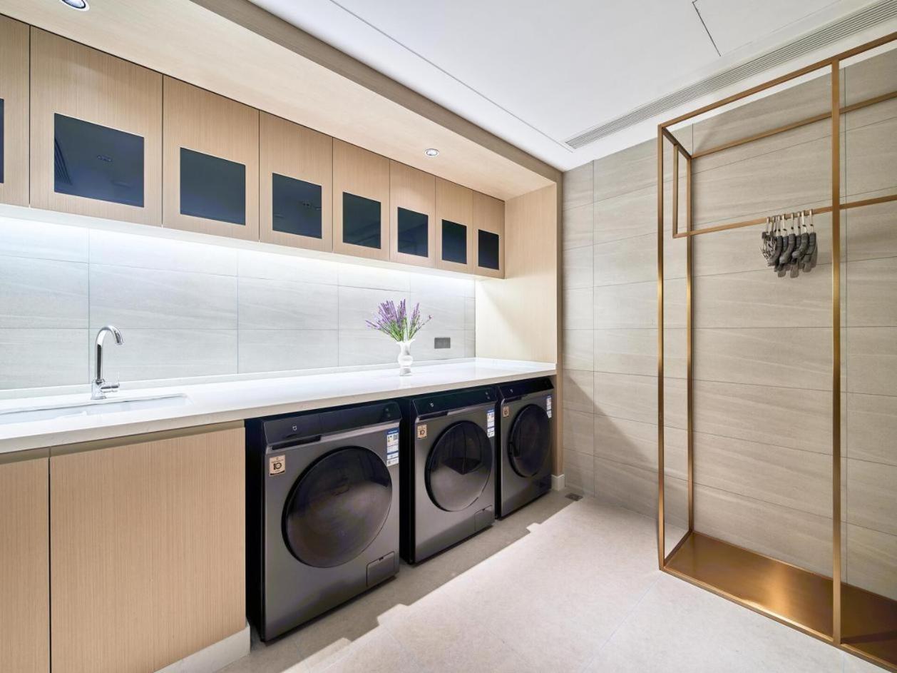 East Sacred Hotel--Very Near Beijing Tiananmen Square ,The Forbidden City,The Temple Of Heaven ,3 Minutes' Walk To Wangfujing Subway ,Located In The Center Of Beijing, Many Shopping Malls Around,Newly Renovated Hotel-Able To Receive Foreign Guests Exterior foto Laundry room